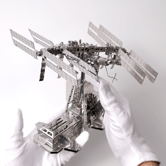 ASTRONAUTS LODGE SPACE STATION