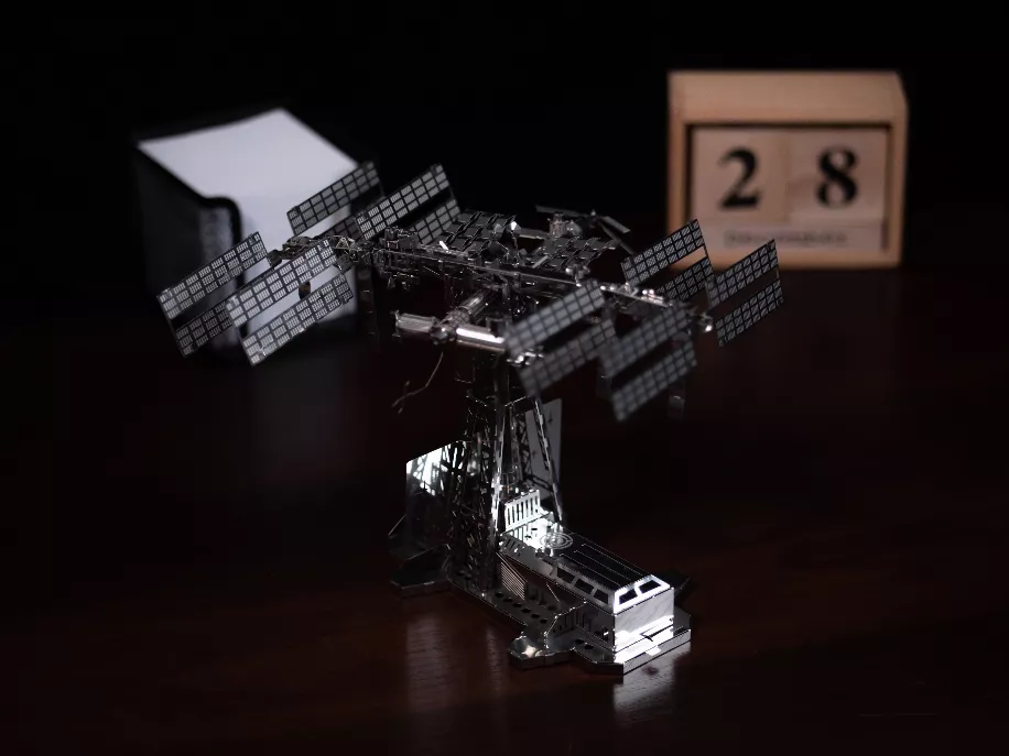 ASTRONAUTS LODGE SPACE STATION