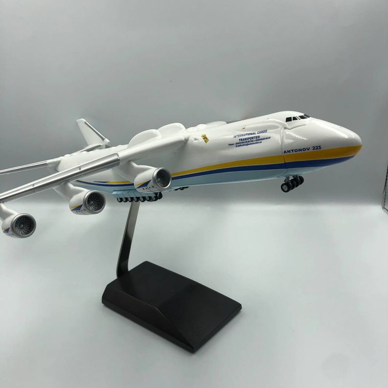 AIRCRAFT MODEL: ANTONOV AN-225 MRIYA UR-82060 WITH AUTOGRAPH PIC DMYTRO ANTONOV