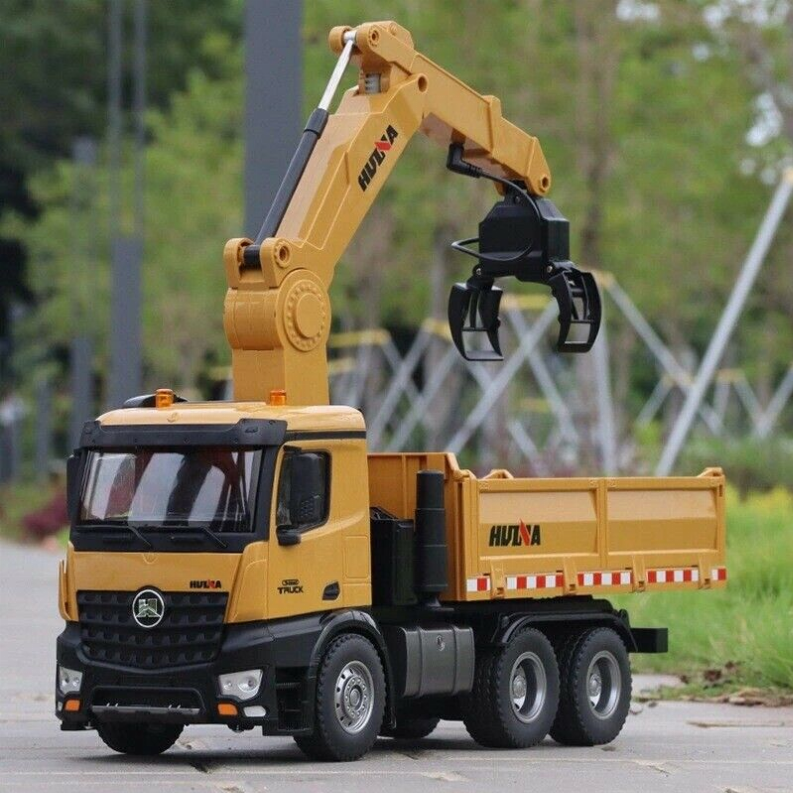 Truck With Hoist / Log Grabber