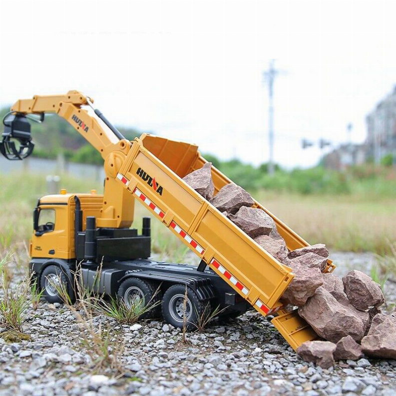 Truck With Hoist / Log Grabber