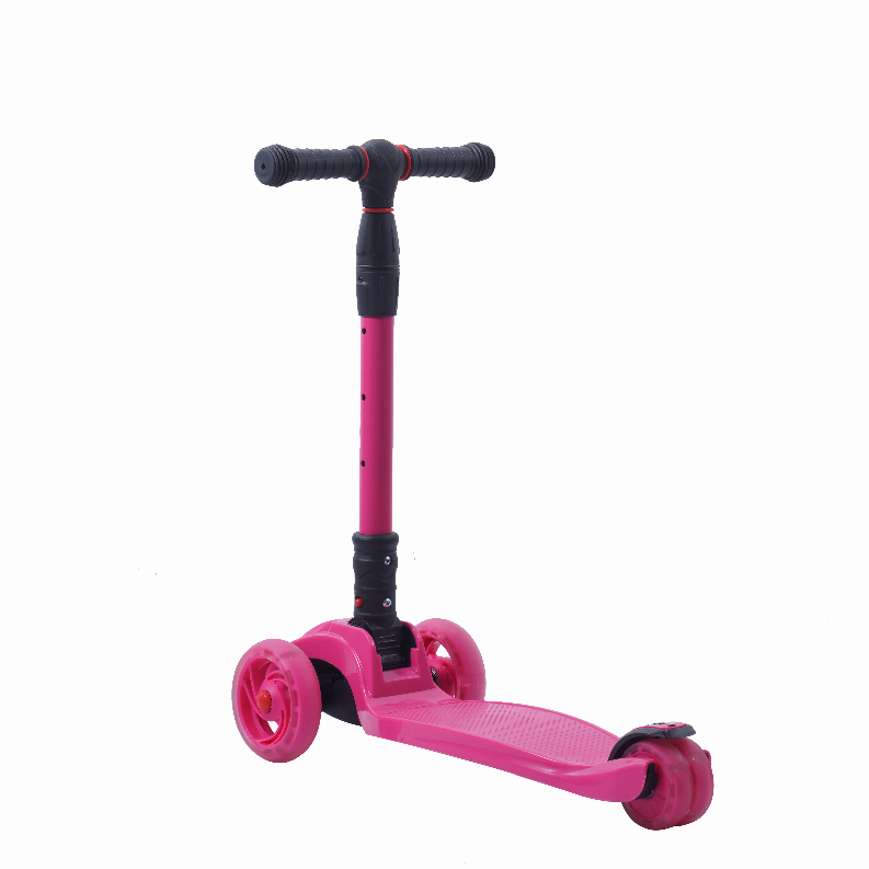 Freddo Toys 3 Wheels Kick Scooter