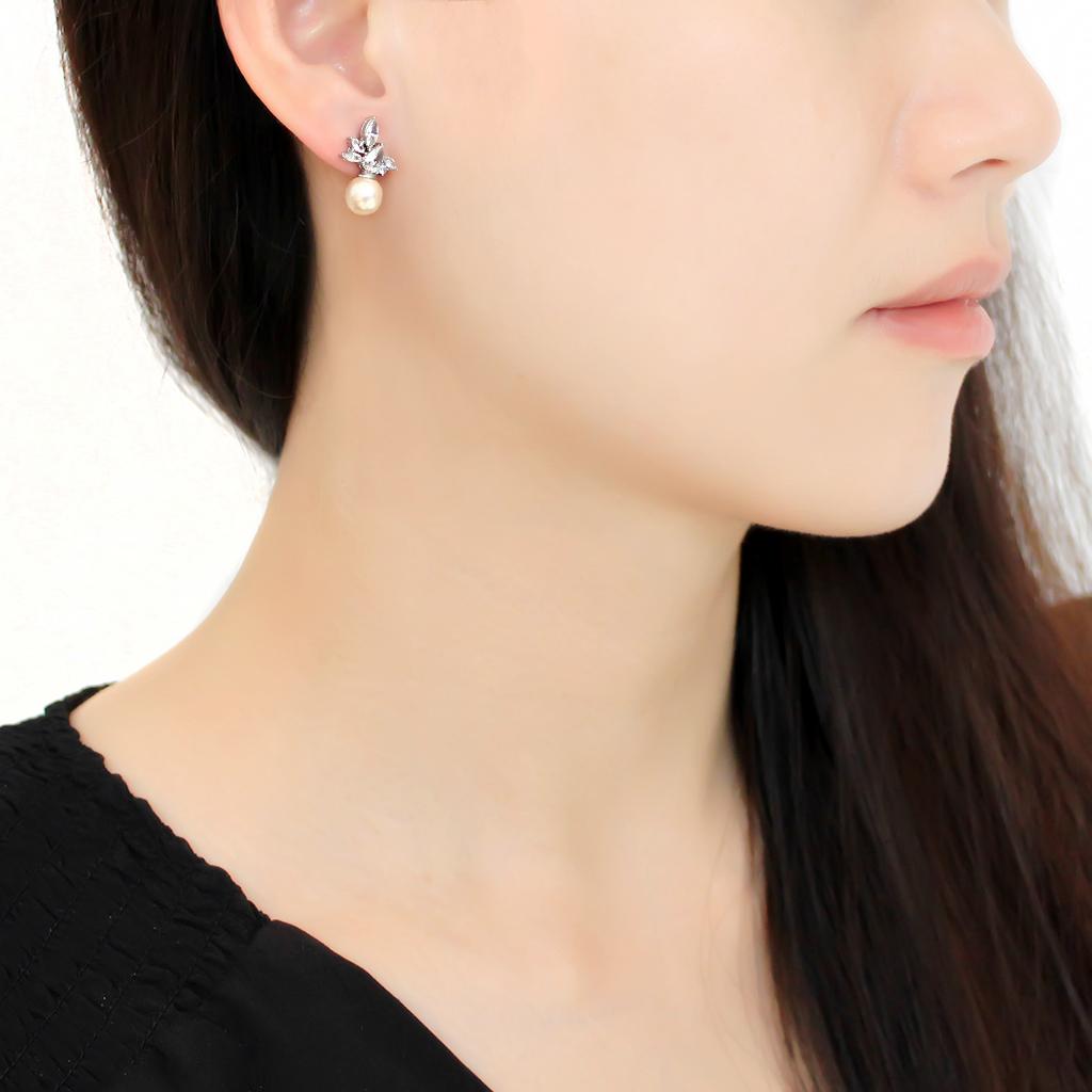 TK3478 - High polished (no plating) Stainless Steel Earrings with Synthetic Pearl in White