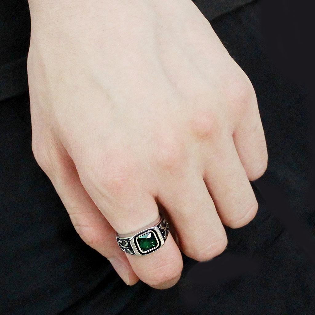 TK3616 - High polished (no plating) Stainless Steel Ring with Synthetic Synthetic Glass in Emerald